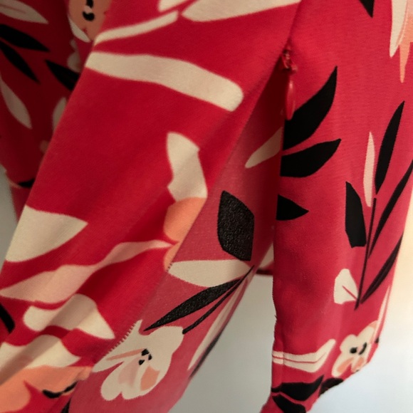 Really pretty red top with lantern sleeves floral accent - Picture 4 of 5